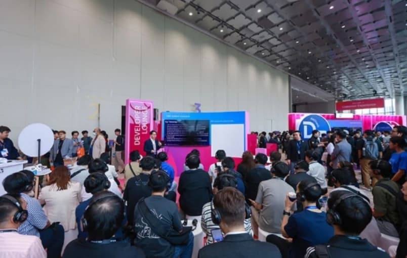 Attendees watching a technical demonstration at AWS Summit Bangkok 2026